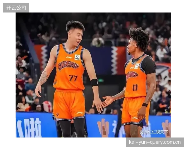 上海队仅有三名球员拥有总决赛经验，而卫冕冠军广厦队保留了核心班底，系列赛经验或成胜负手。
